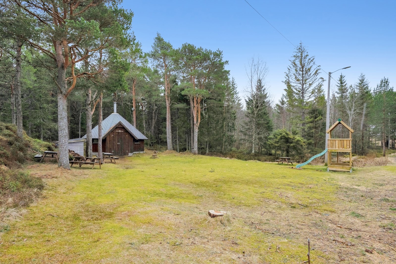 Øvre Rebuodden 31C befinner seg i et naturskjønt område med nærhet til både sjø og skog. Galleribilde