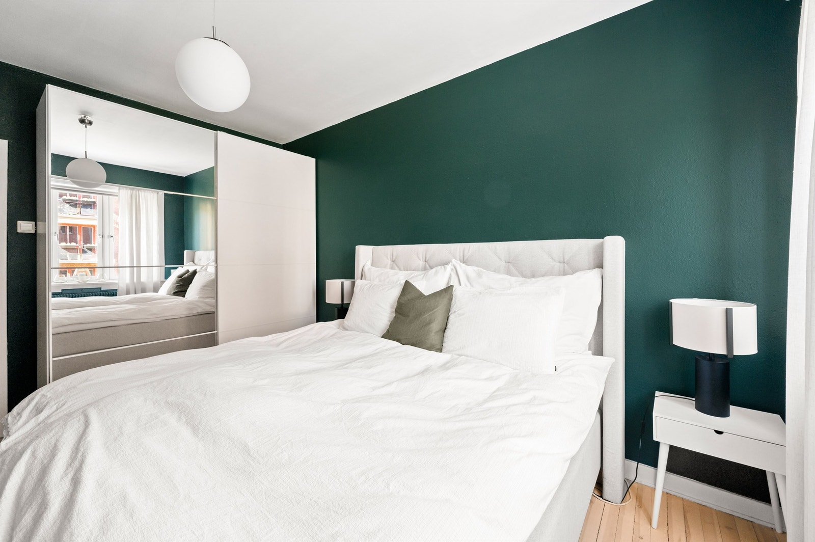 Det er i tillegg plass til annet oppbevaringsmøbel etter ønsk og behov. Galleribilde