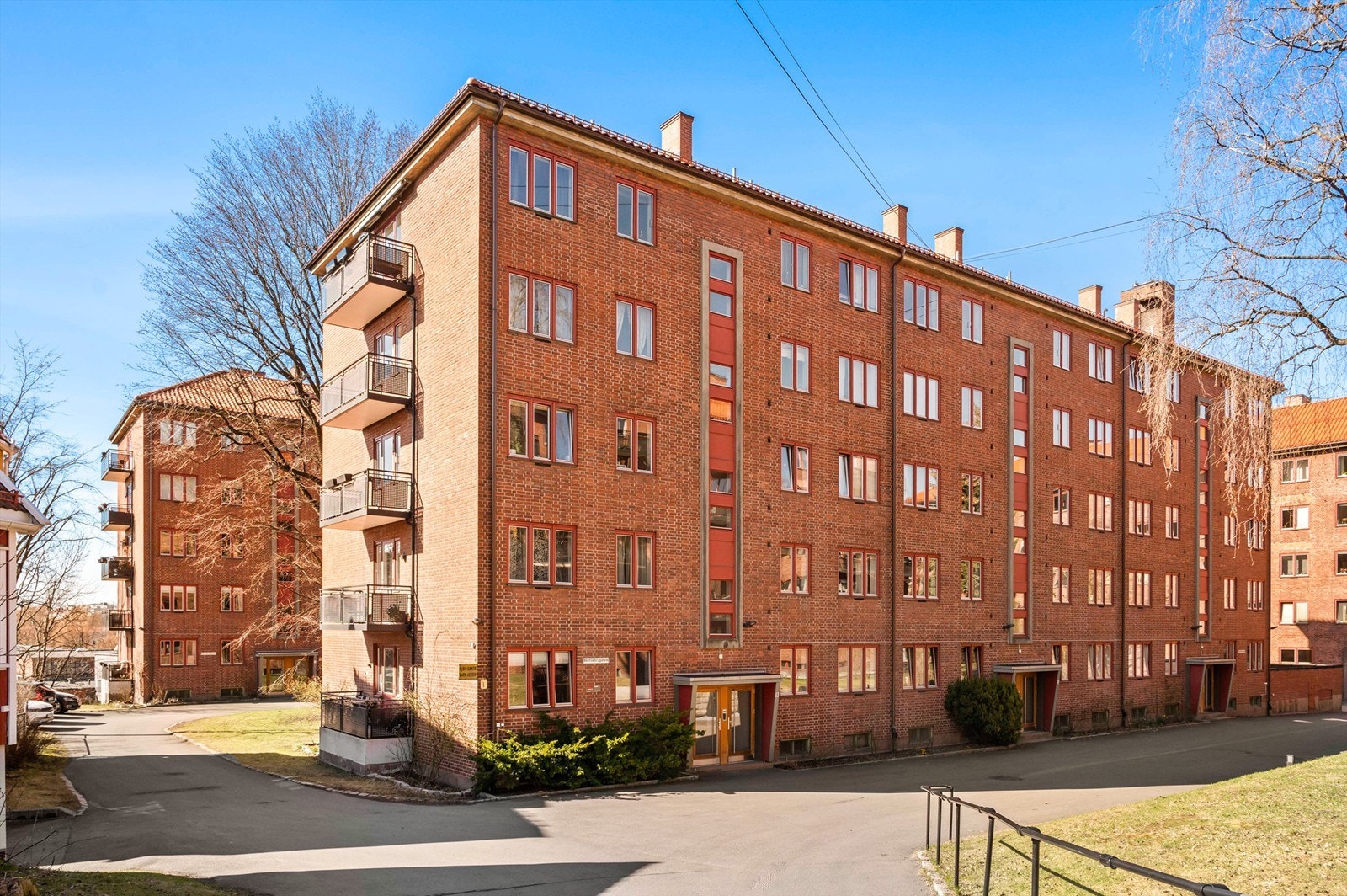 Leiligheten har en fin og tilbaketrukket beliggenhet i populære Myrahagen borettslag, like ved idylliske Akerselva. Galleribilde