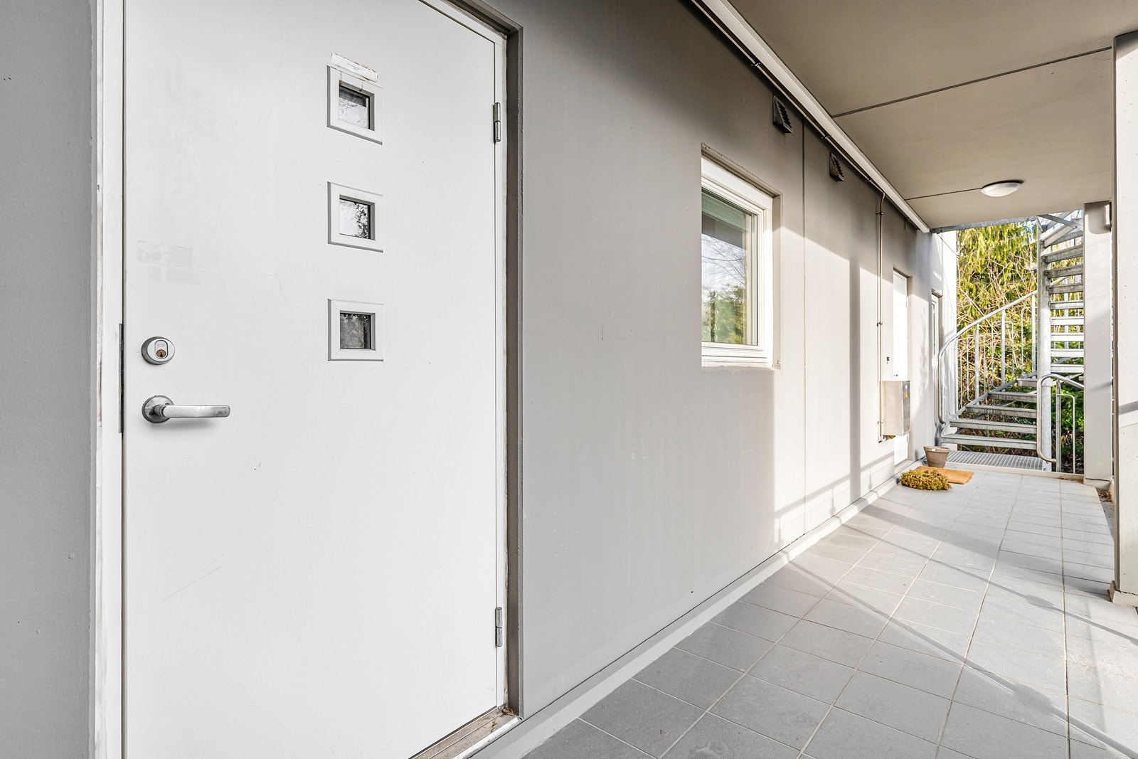 Inngangsparti. Sportsbod like ved. Galleribilde