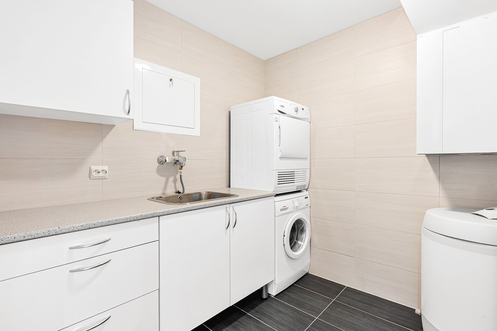 Vaskerom Galleribilde