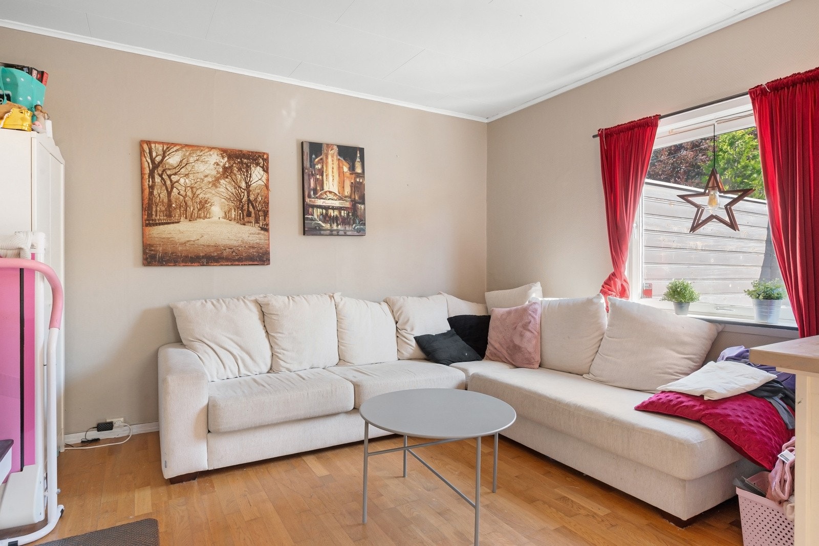 Lys og trivelig stue. Galleribilde