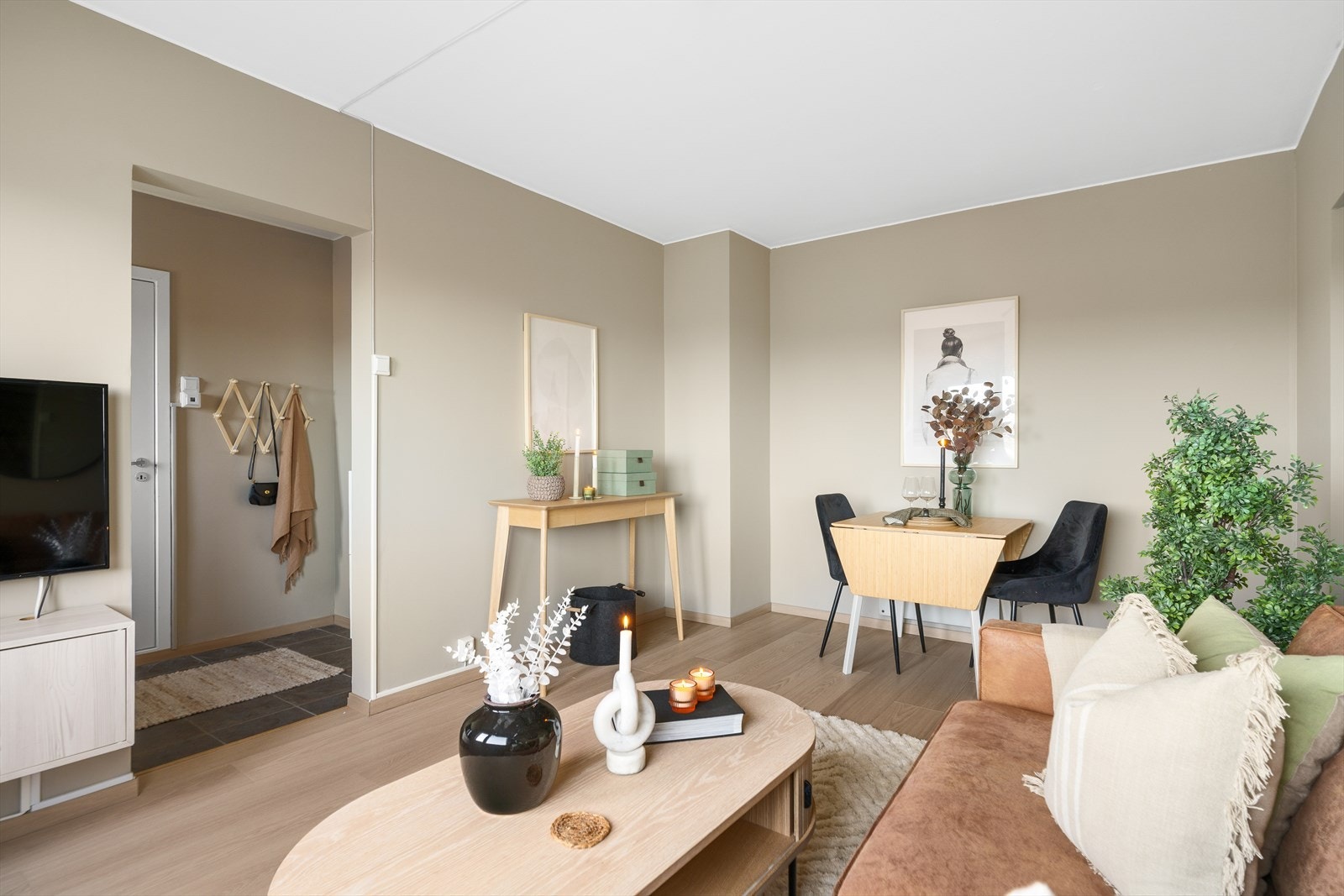 Stilren leilighet med morderne fargevalg. Galleribilde