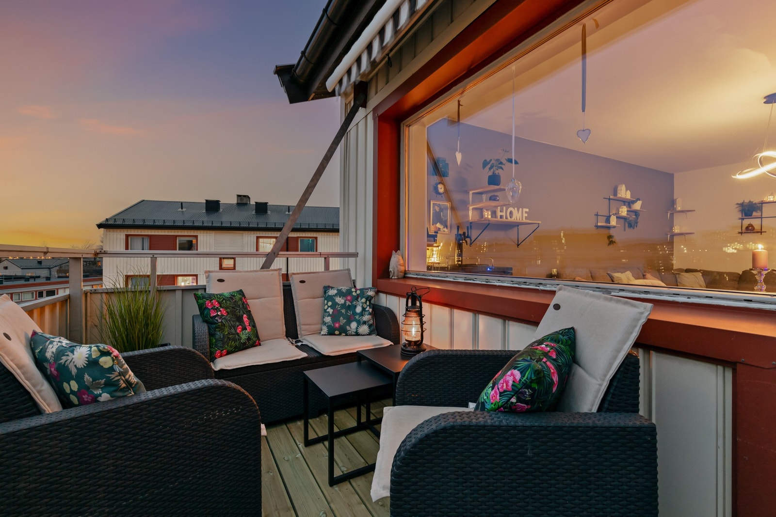 Når kvelden senker seg blir denne balkongen ditt eget lille fristed. Galleribilde