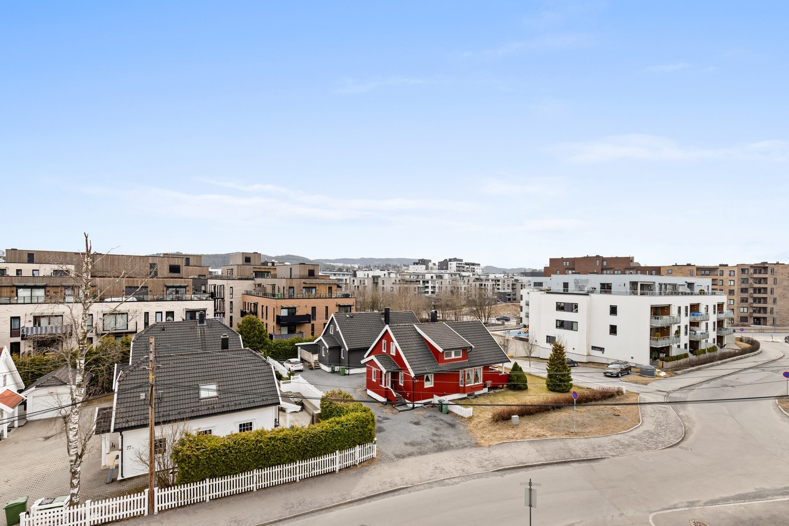 Du har både skoler, barnehager, offentlig kommunikasjon og et rikt utvalg servicetilbud i nærheten. Galleribilde