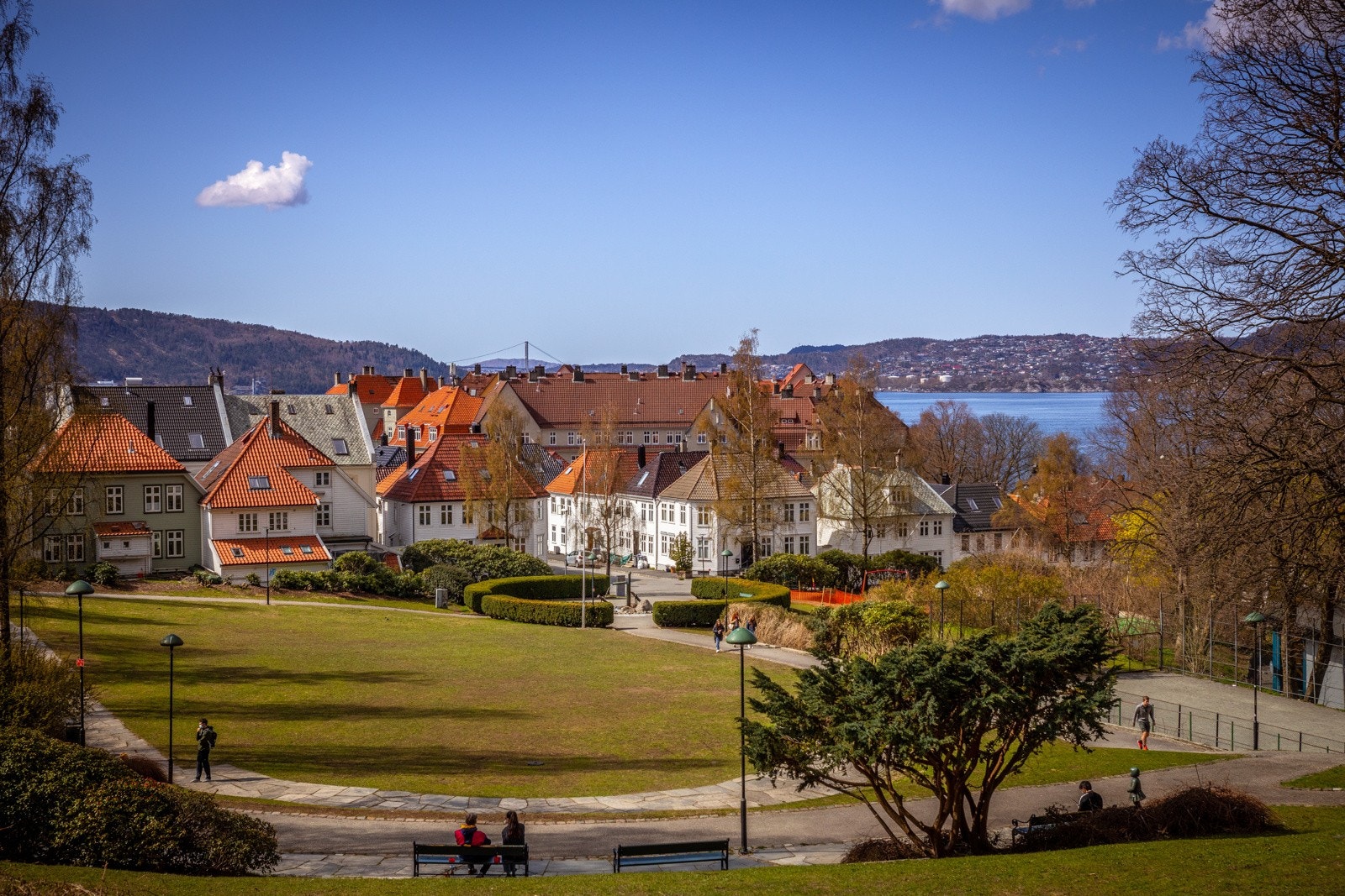 - Meyermarken park ligger kun et par minutters gange unna og er perfekt for solfylte dager, piknik eller avslapning med venner - Galleribilde