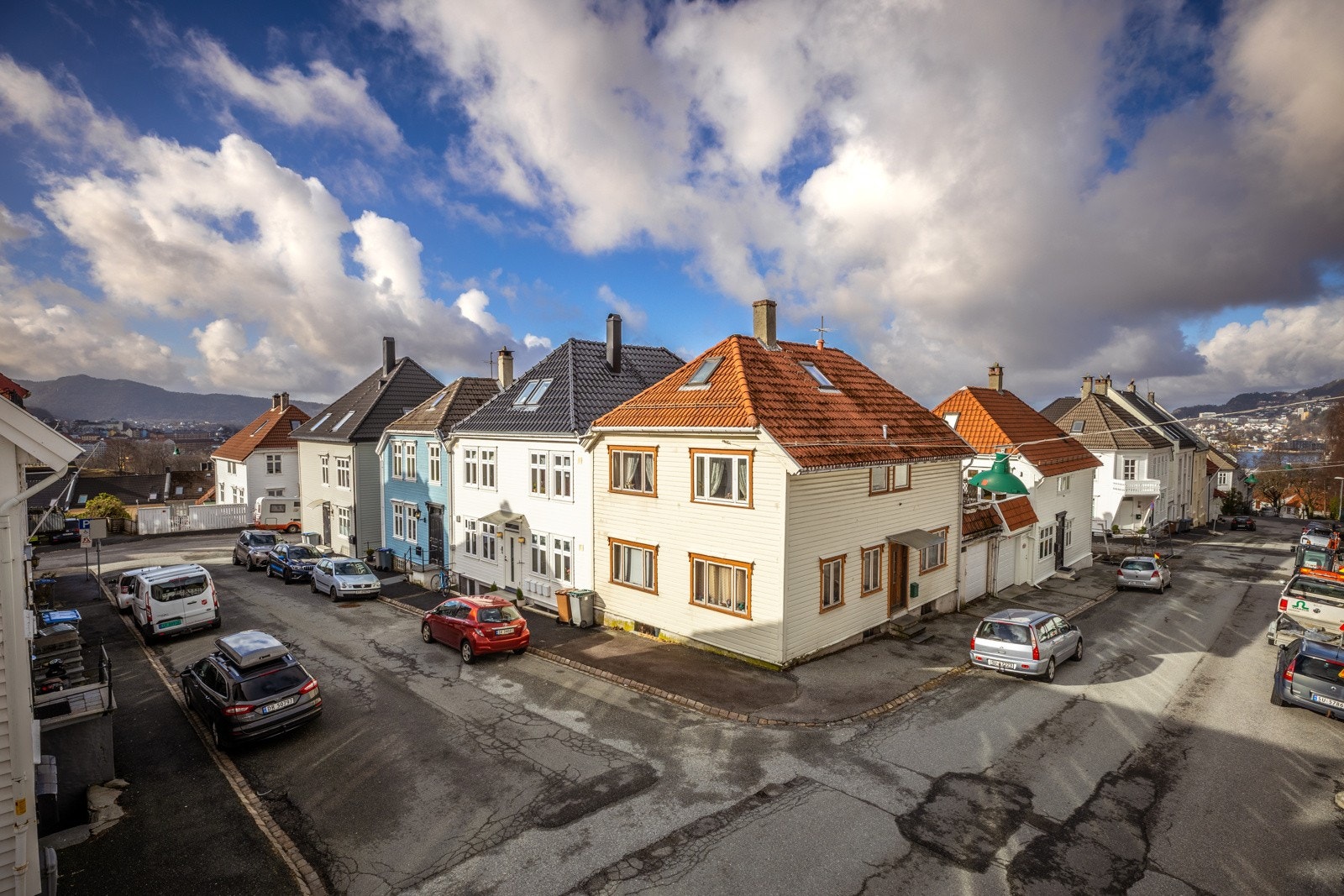 - Bor du i Professor Arentz' gate, har du gangavstand til Bergen sentrum samtidig som du har flotte turmuligheter rett utenfor døren - Galleribilde