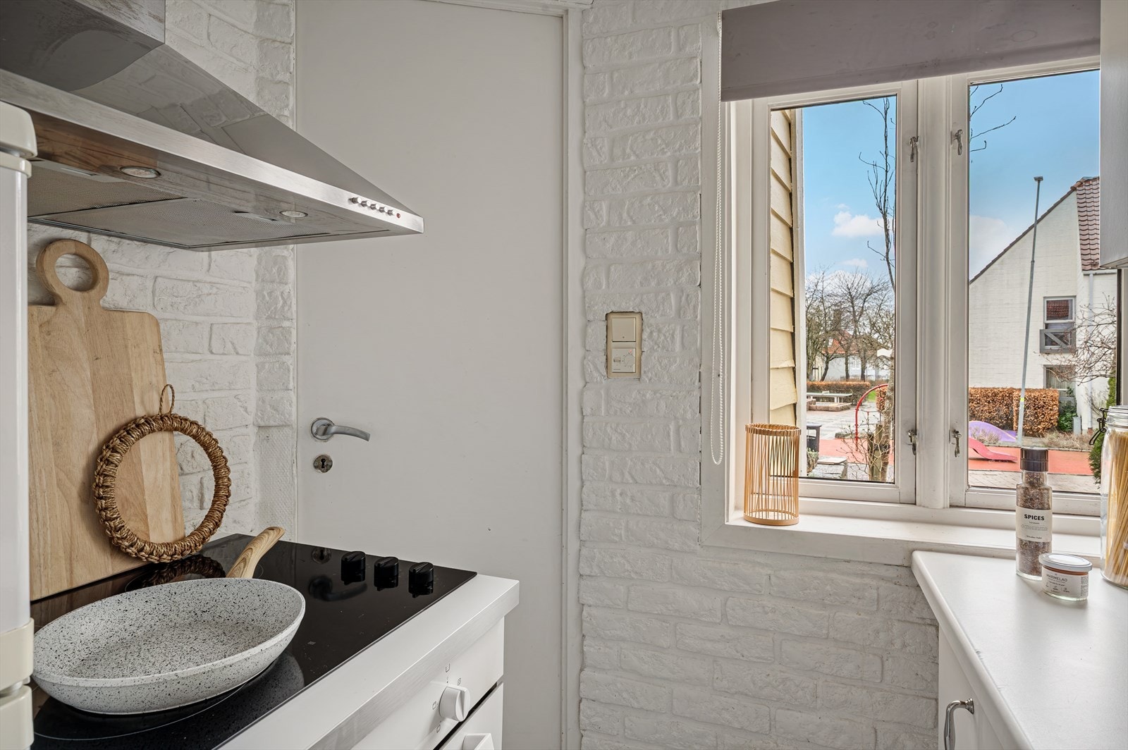 - Ny eier får gleden av integrert keramisk platetopp og stekeovn - Galleribilde