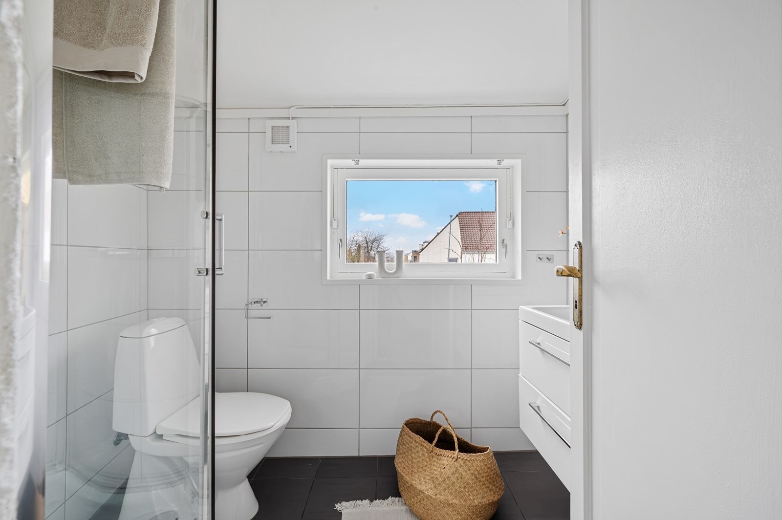 - Helfliset baderom på 3,3m² - Galleribilde