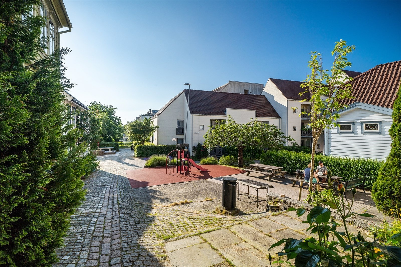 - Lekeplass like utenfor sørger for gode oppvekstsvilkår - Galleribilde