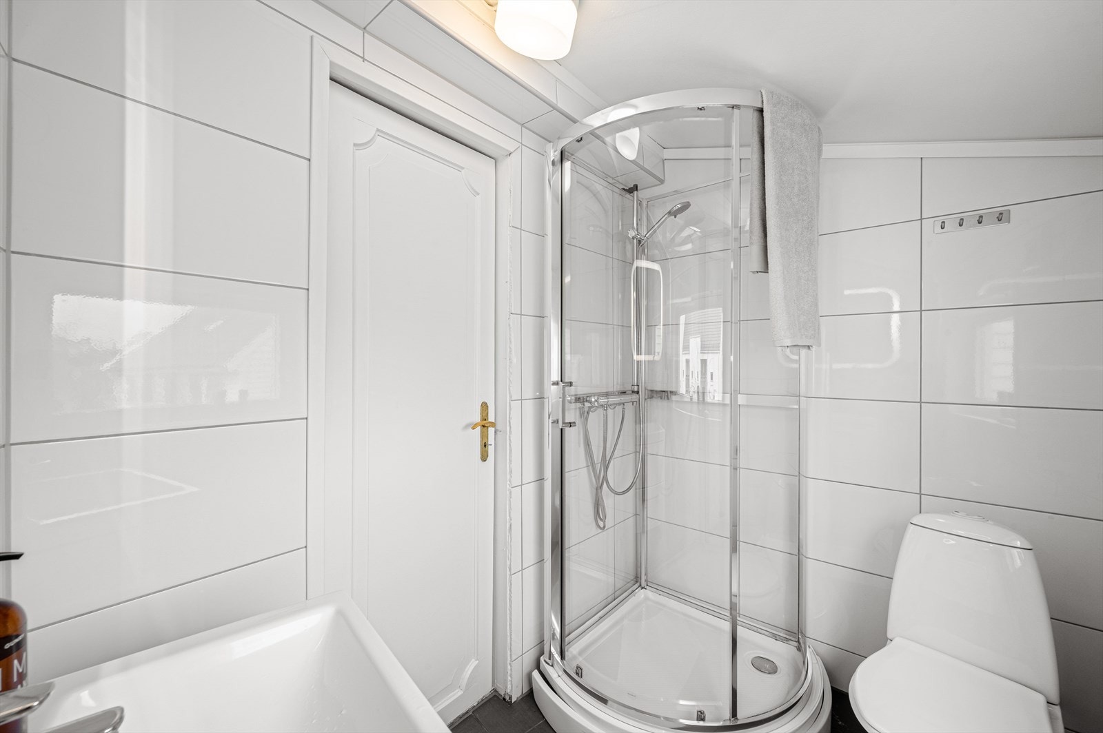 - Merk at dusjkabinett forlenger badets levetid betraktelig - Galleribilde