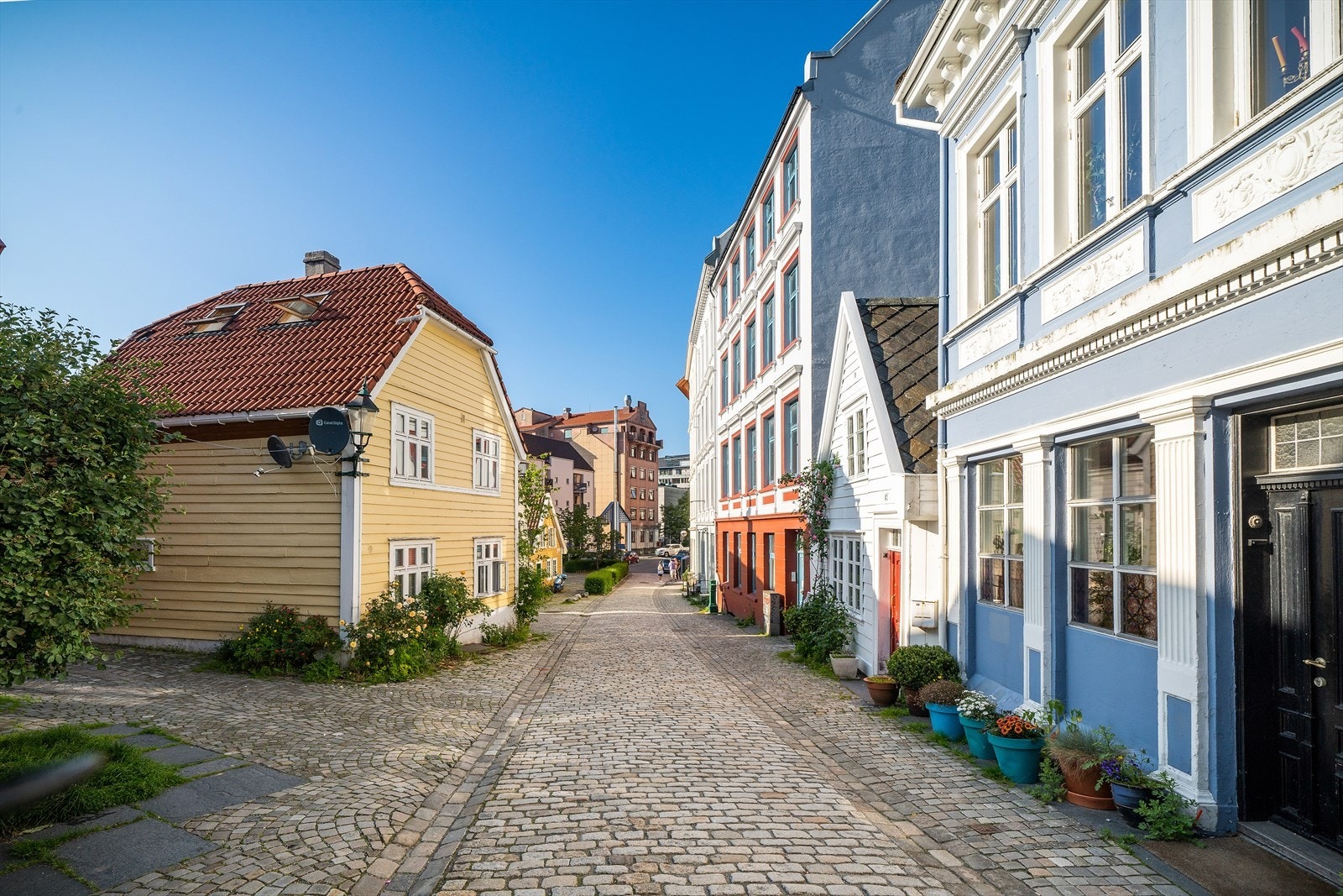 - Sydnes er et av de mest erkebergenske strøkene i Bergen, med gamle, pittoreske trehus og nydelige brosteinsbelagte gater - Galleribilde
