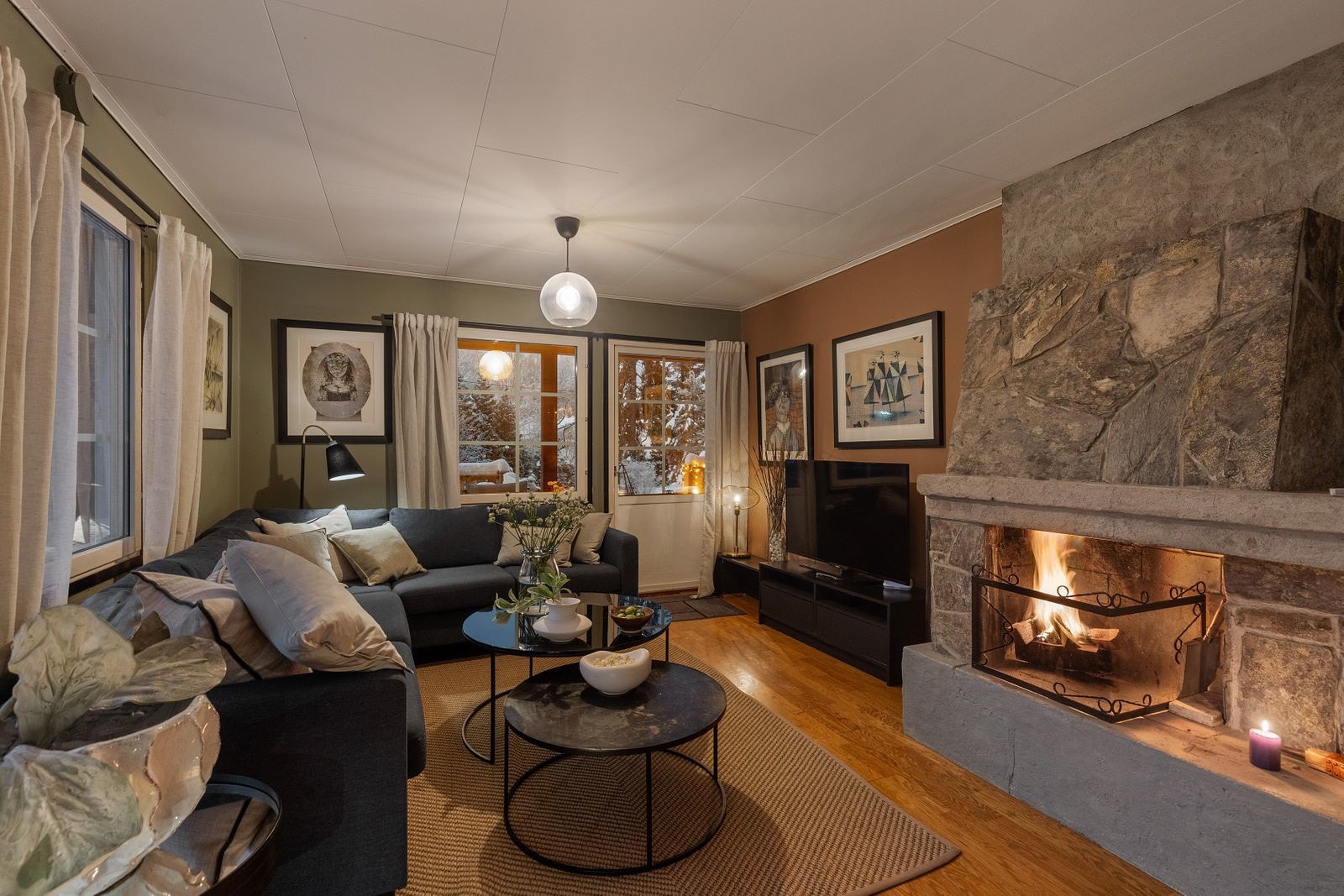 Gode, store rom og super planløsning, en innholdsrik og attraktiv enebolig over tre plan. Galleribilde