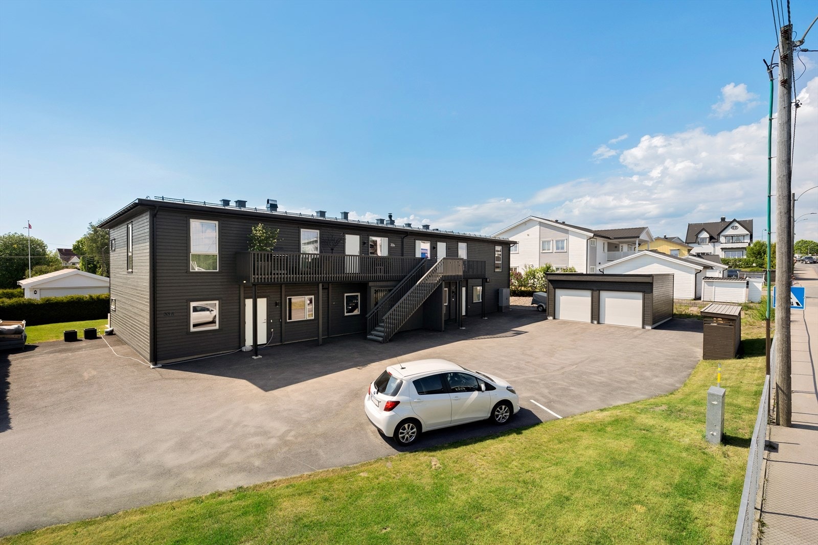 Dette er et koselig lite borettslag med 5 andelsboliger Galleribilde