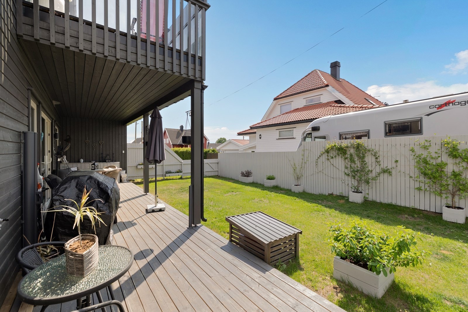 Her har du en fin og usjenert uteplass hvor du kan nyte sommeren Galleribilde