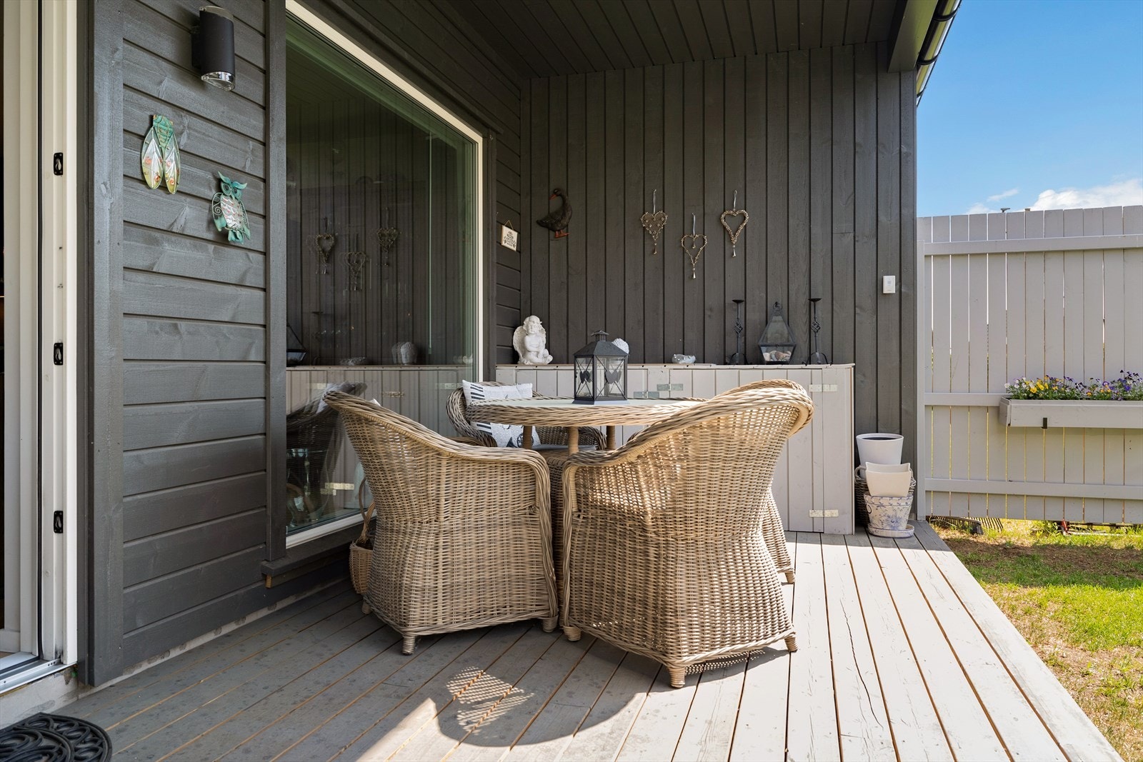 Verandaen til 2.etasje lager et fint overbygg på deler av terrassen Galleribilde