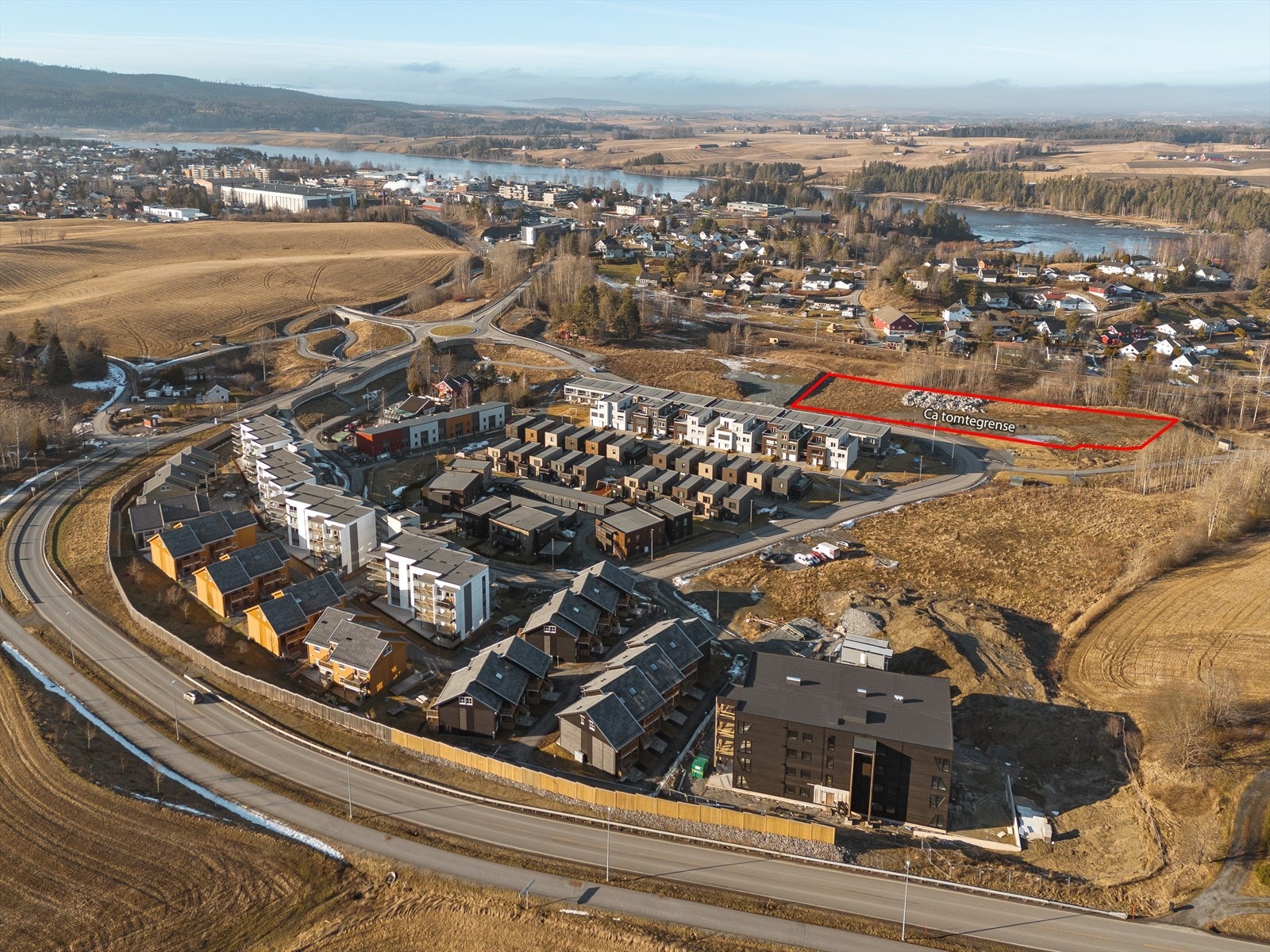 Velkommen til Fossumsvingen 18 - en stor utviklingstomt regulert til blokkbebyggelse. Galleribilde