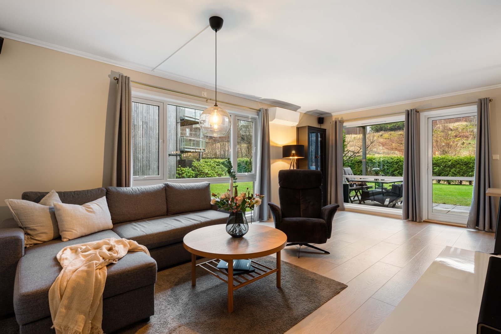 Velkommen til Apeltunhaugene 34! Presentert av Sander Vikøyr v/Privatmegleren. Galleribilde