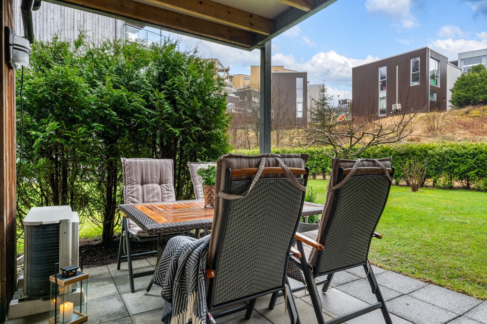 Herlig overbygget terrasse på 12 kvm med gode solforhold! Galleribilde