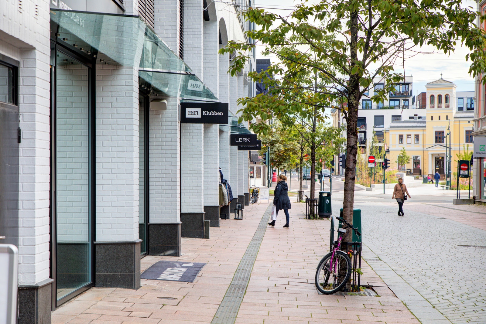 Vegg i vegg finnes HIFI, Lerk Interiør og Nippon Sushi Galleribilde