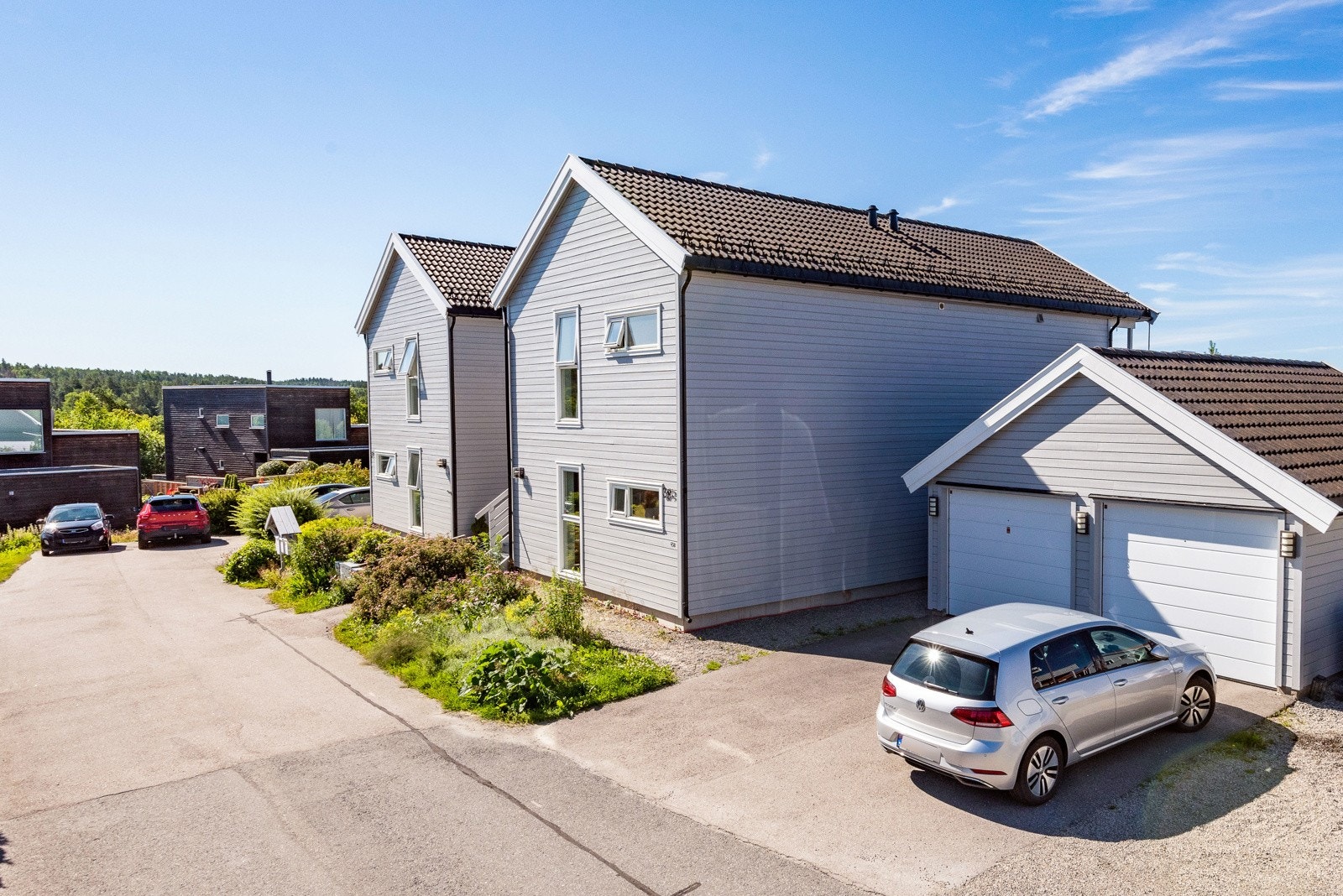 Leiligheten disponerer halvpart av en dobbelgarasje. Galleribilde