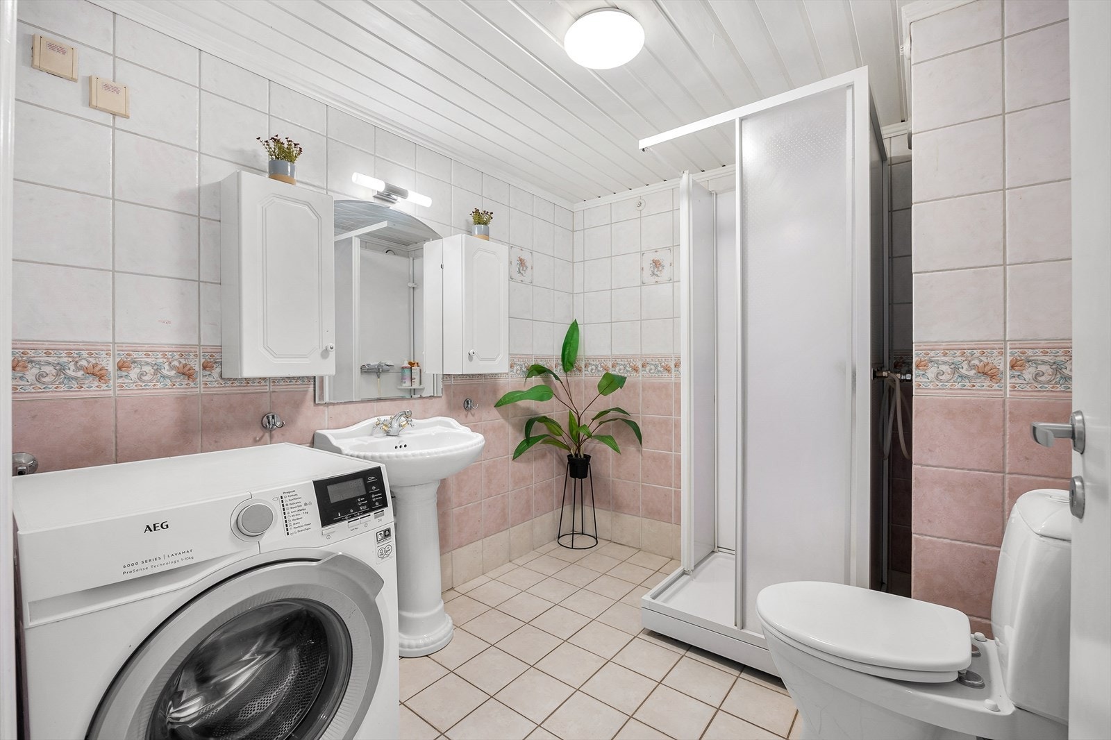 Flislagt bad med varmekabler i gulvet Galleribilde