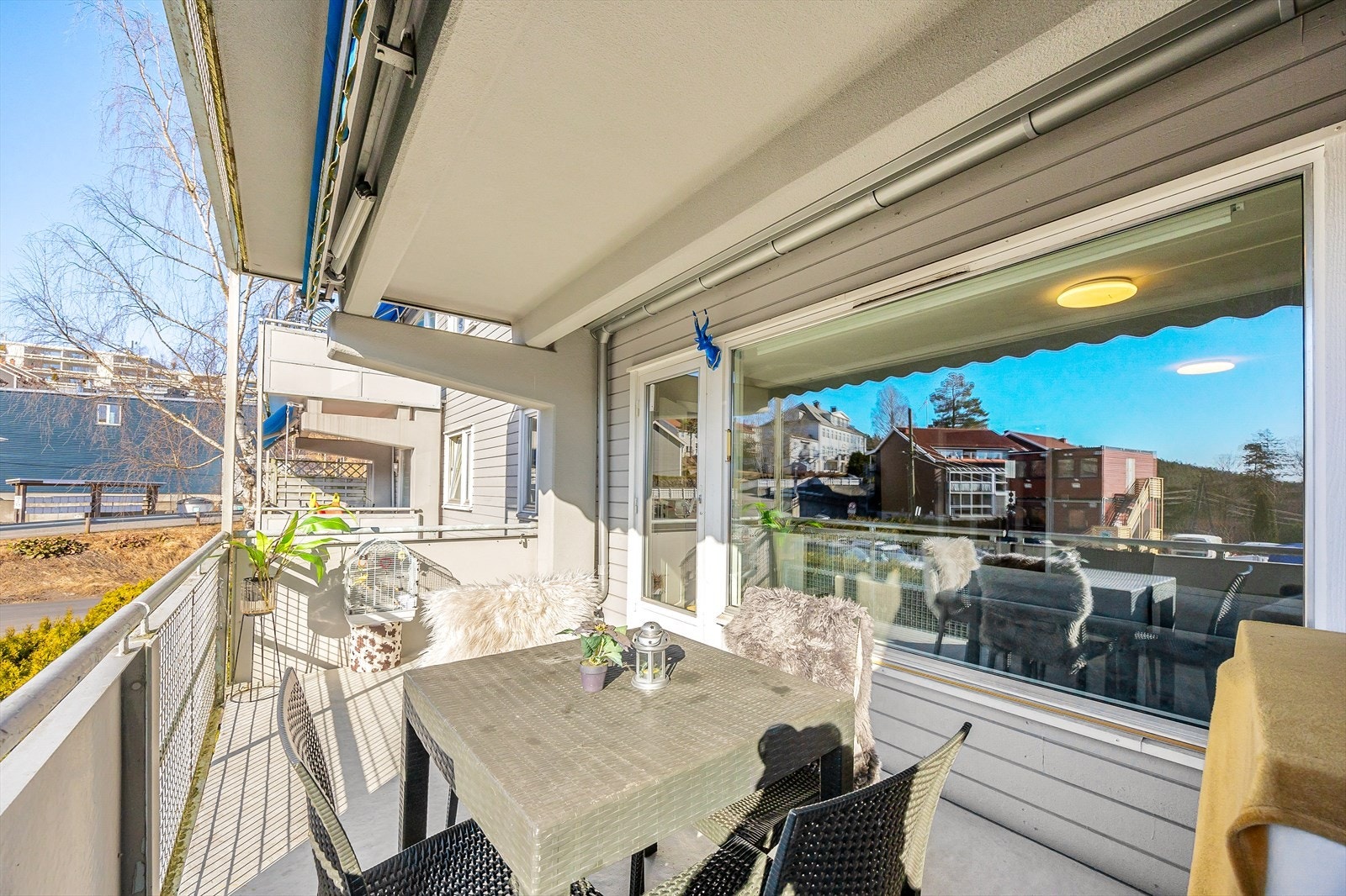 Balkongen er vendt mot vestlige solforhold Galleribilde