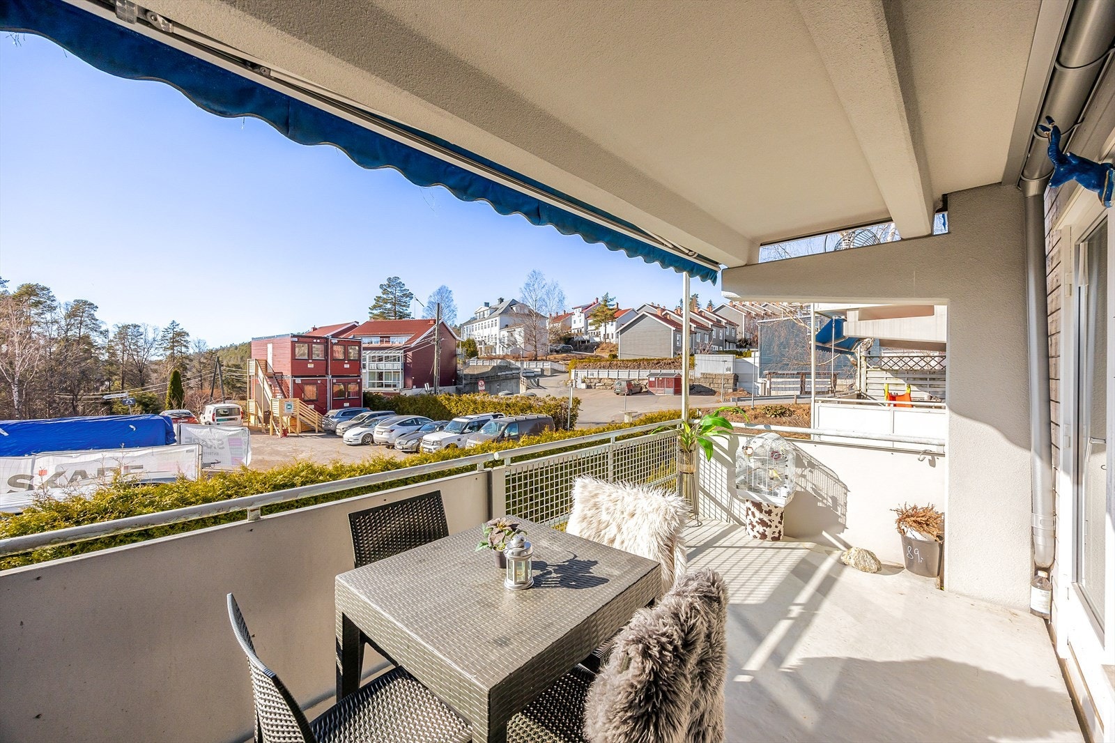 Lys og romslig 3-roms med gjennomgående løsning, vestvendt balkong og medfølgende garasjeplass Galleribilde