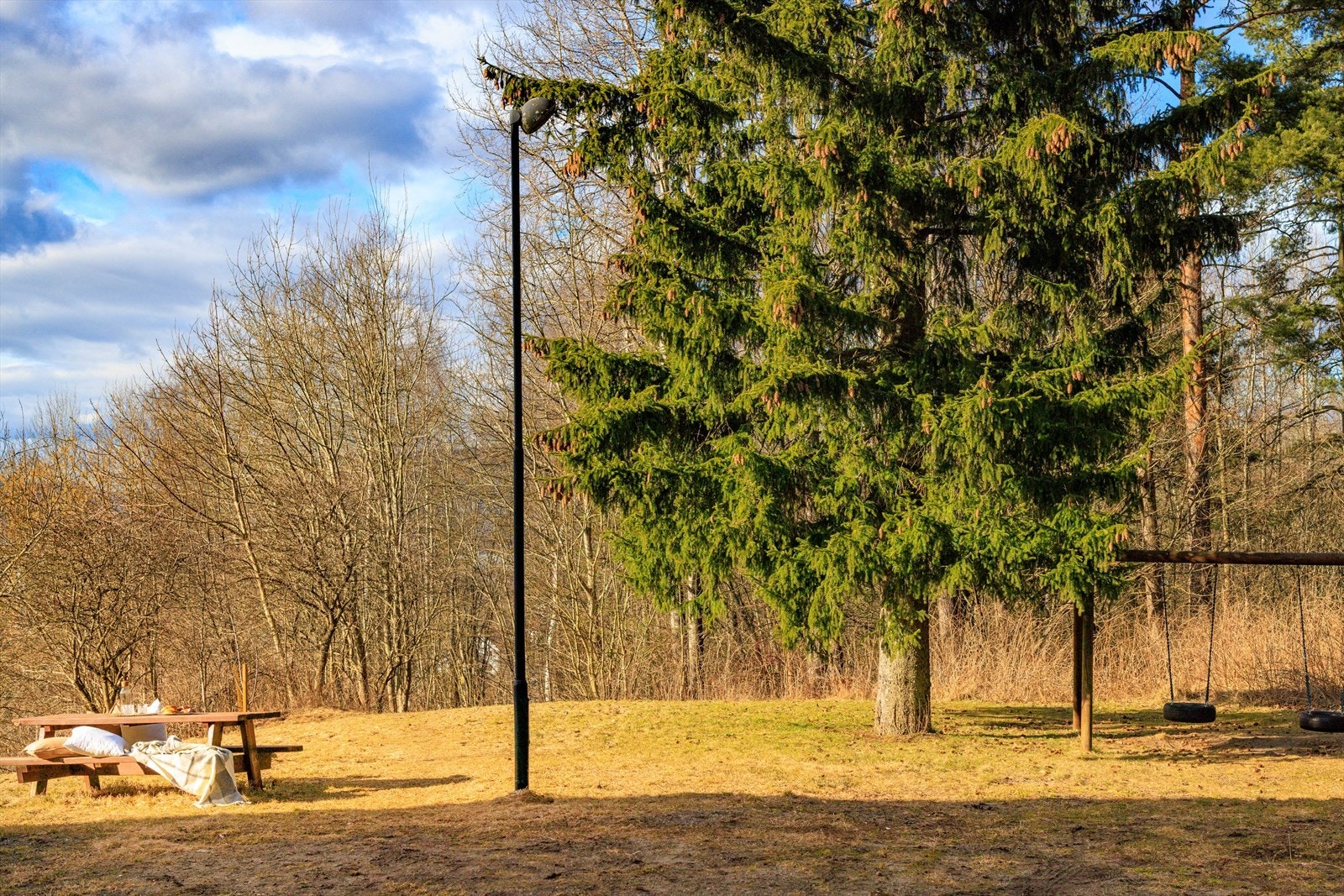 Rundt omkring borettslaget er det godt tilrettelagt for lek og hygge Galleribilde