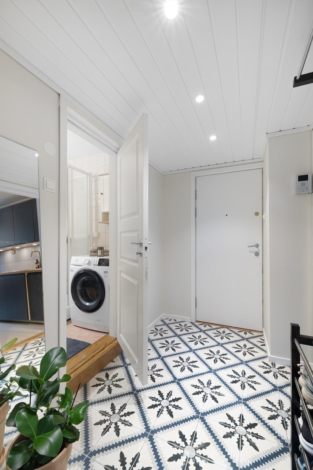 Fra entrèen er det adkomst til baderommet Galleribilde