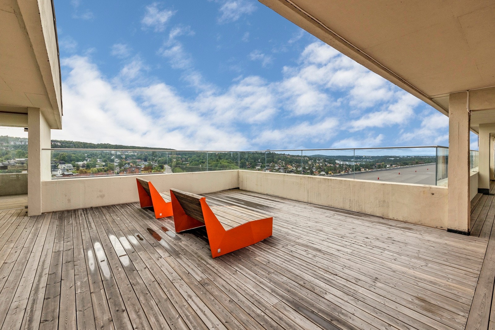 Borettslaget har en felles takterrasse med vakker utsikt Galleribilde