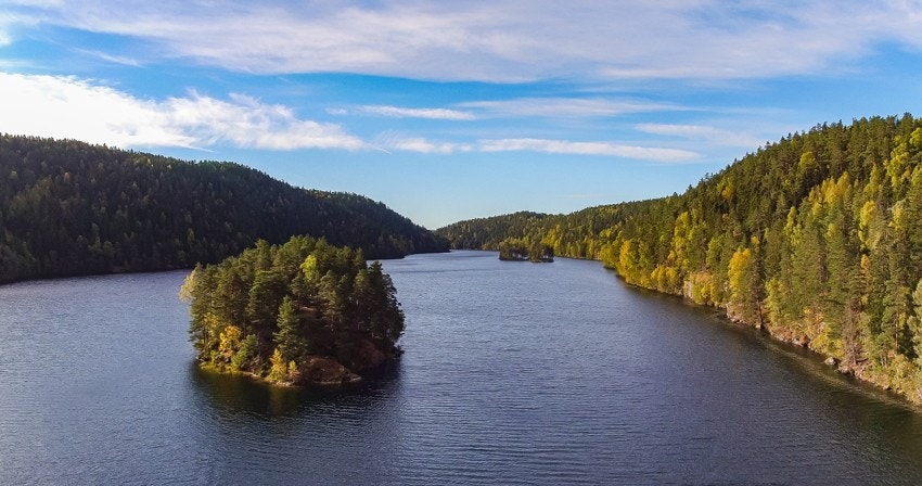 Det er fin vei inn til idylliske Lutvann, med flotte bademuligheter om sommeren og skøyteis om vinteren Galleribilde