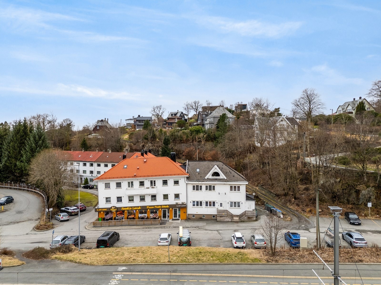 - Eiendommen ligger sentralt til på Nesttun - Galleribilde