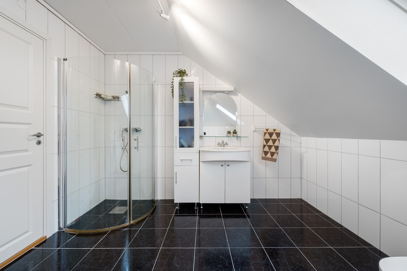 - Badet har behagelig varme i gulvet - Galleribilde