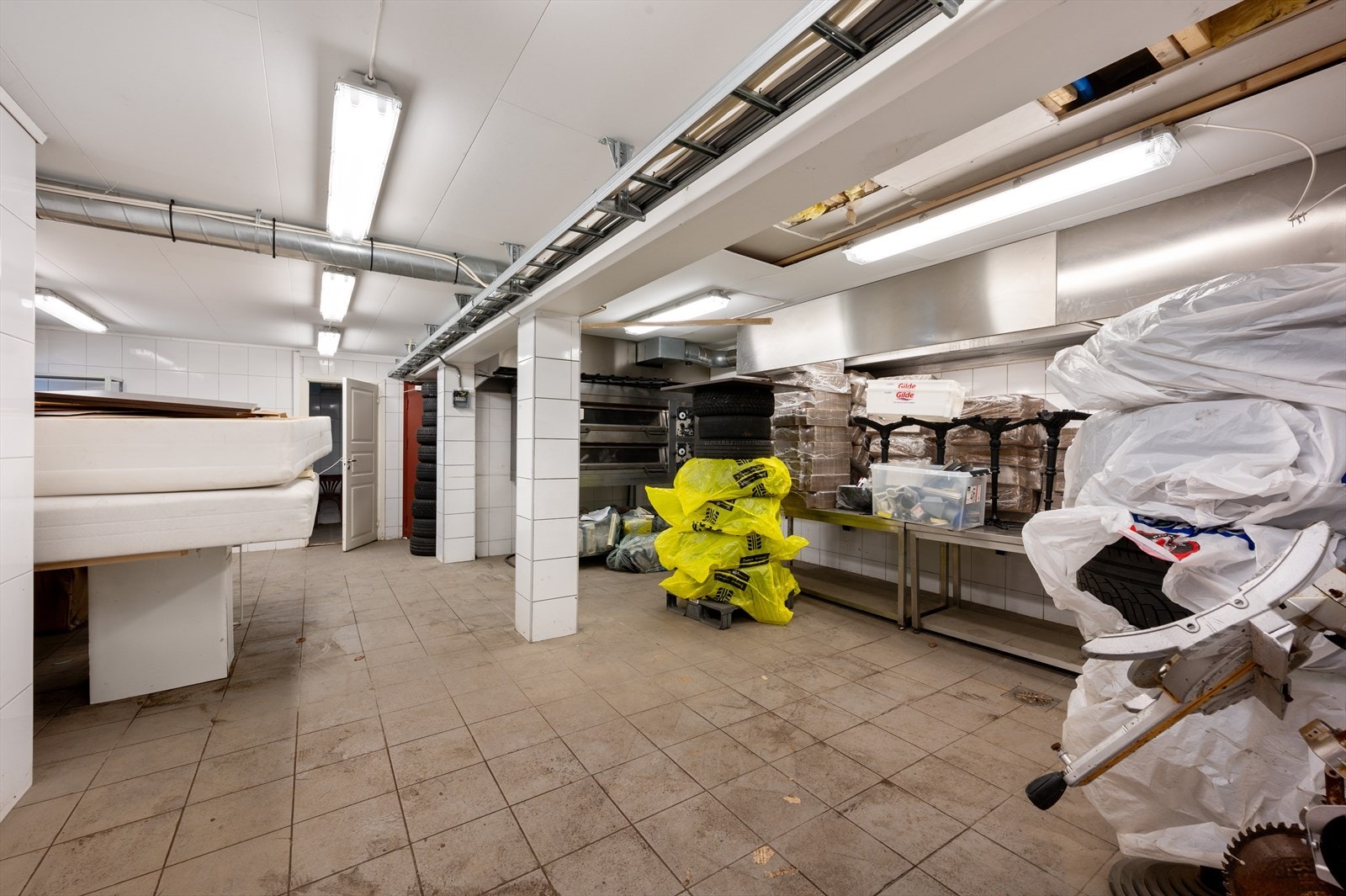 - Kjelleren er også et næringslokale - Galleribilde