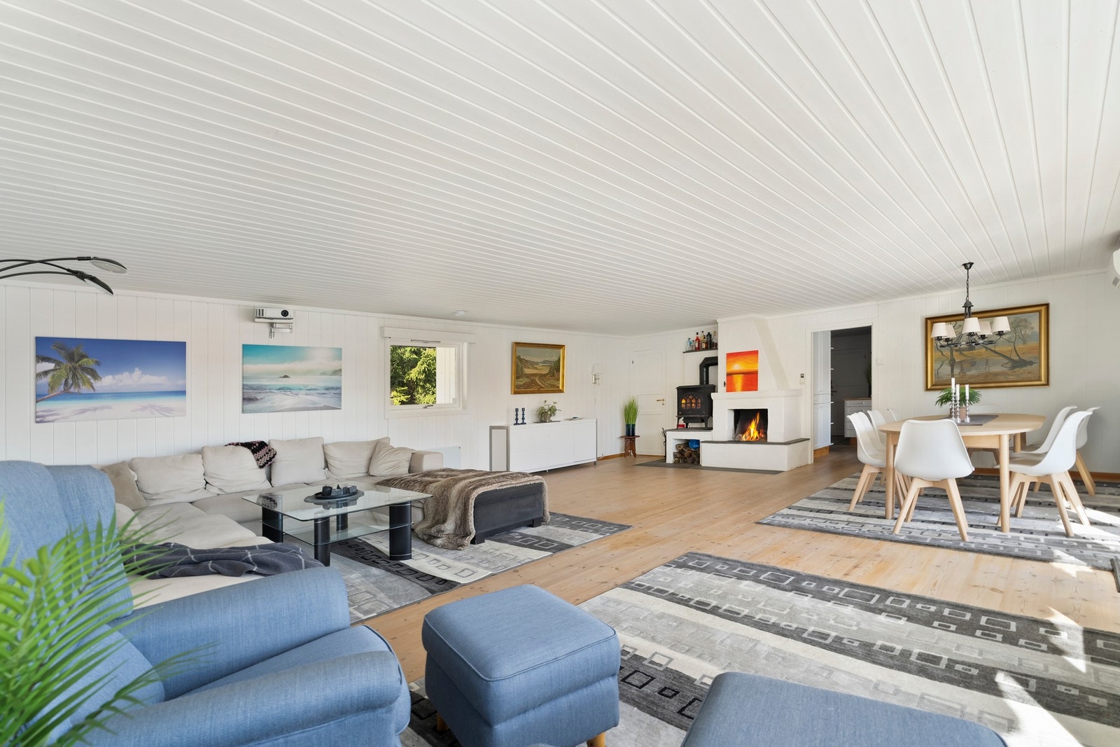 Stor stue med god plass til ønsket møblement. Galleribilde