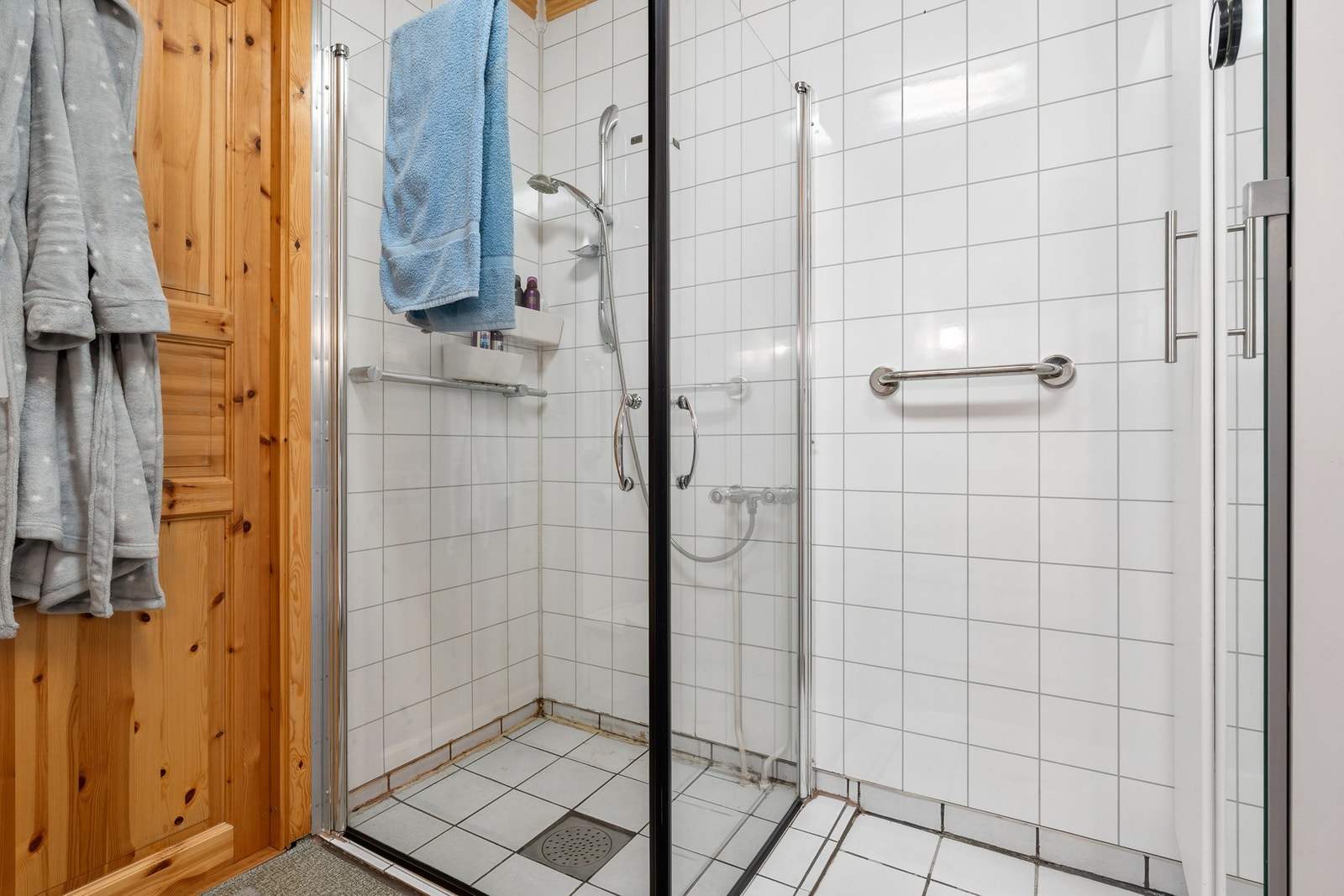 Utstyrt med dusjhjørne. Galleribilde