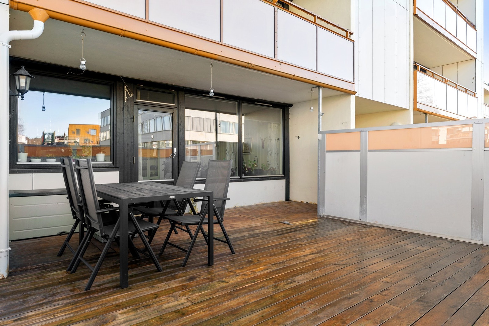 Delvis overheng over balkongen og egen utgang. Galleribilde