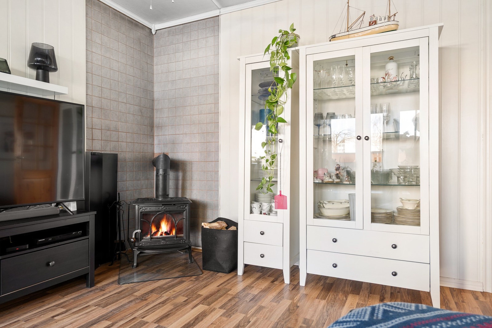 God oppvarming gjennom vedfyring. Galleribilde