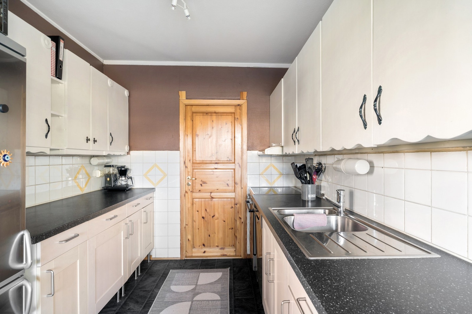 Rikelig med skap- og benkeplass. Galleribilde