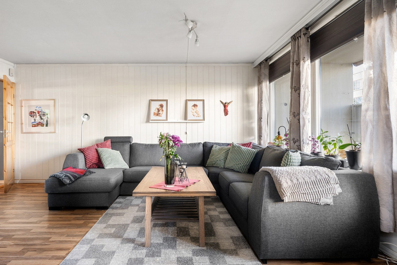 Romslig 3-roms leilighet med attraktiv beliggenhet i 1. etasje. Galleribilde