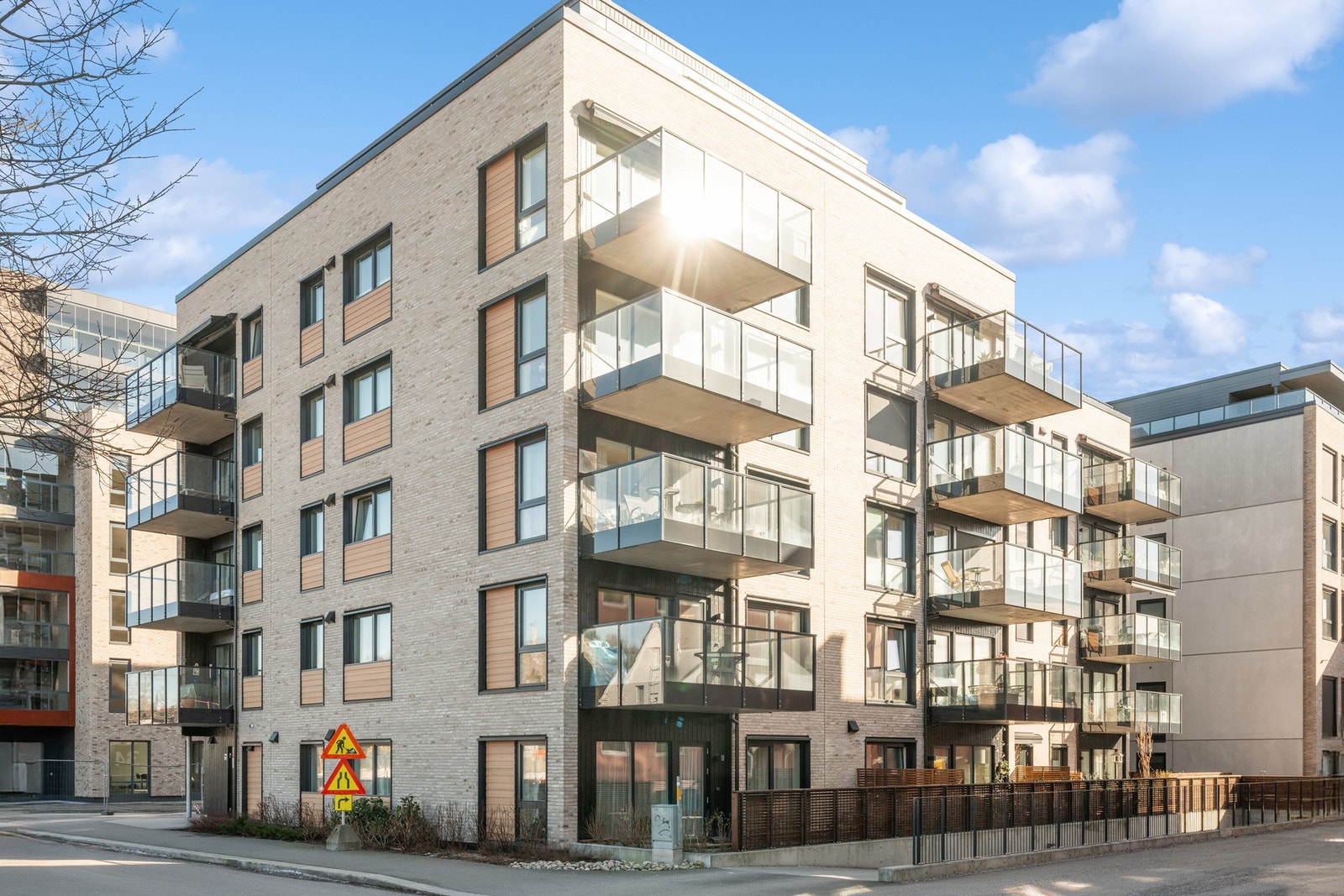 Moderne leilighetsbygg med gode solforhold Galleribilde