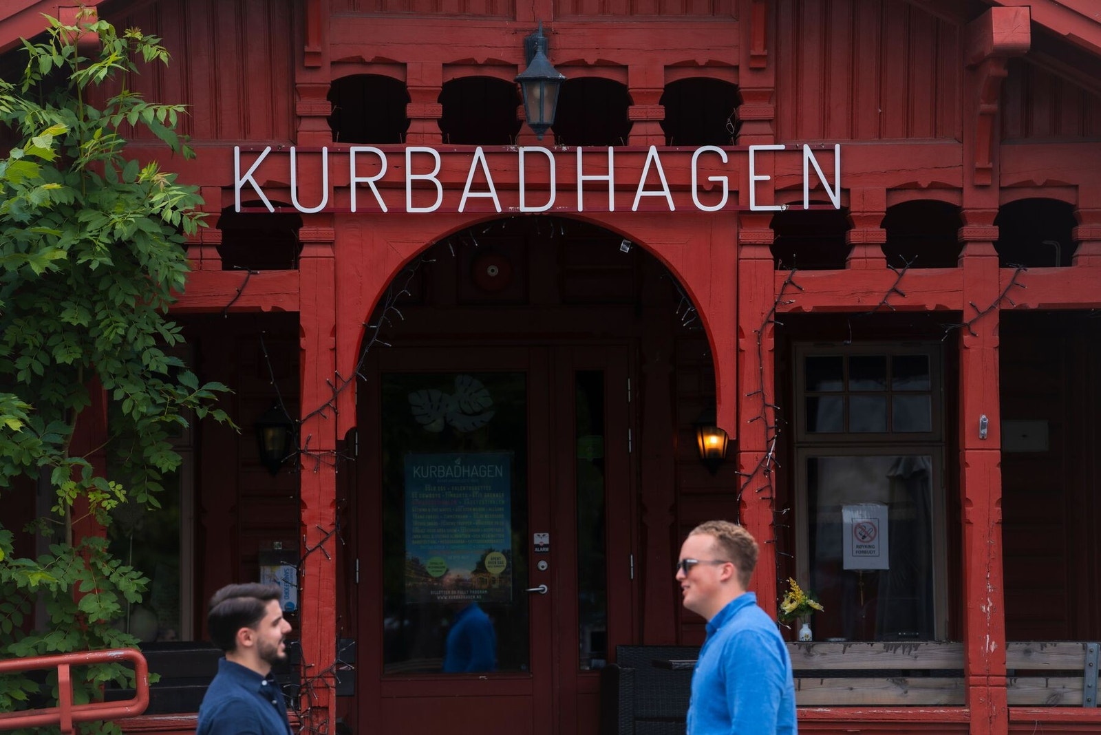 I Kurbadhagen arrangeres stadig konserter og andre arrangementer. Det er også gangavstand til Hjertnes kulturarena. Galleribilde