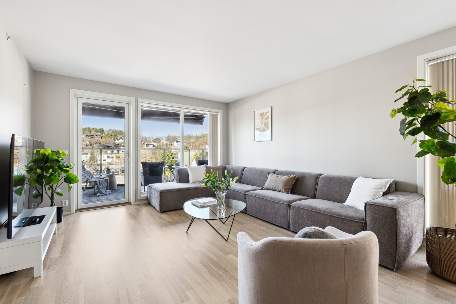 Her kan du nyte vårsolen med fin utsikt Galleribilde