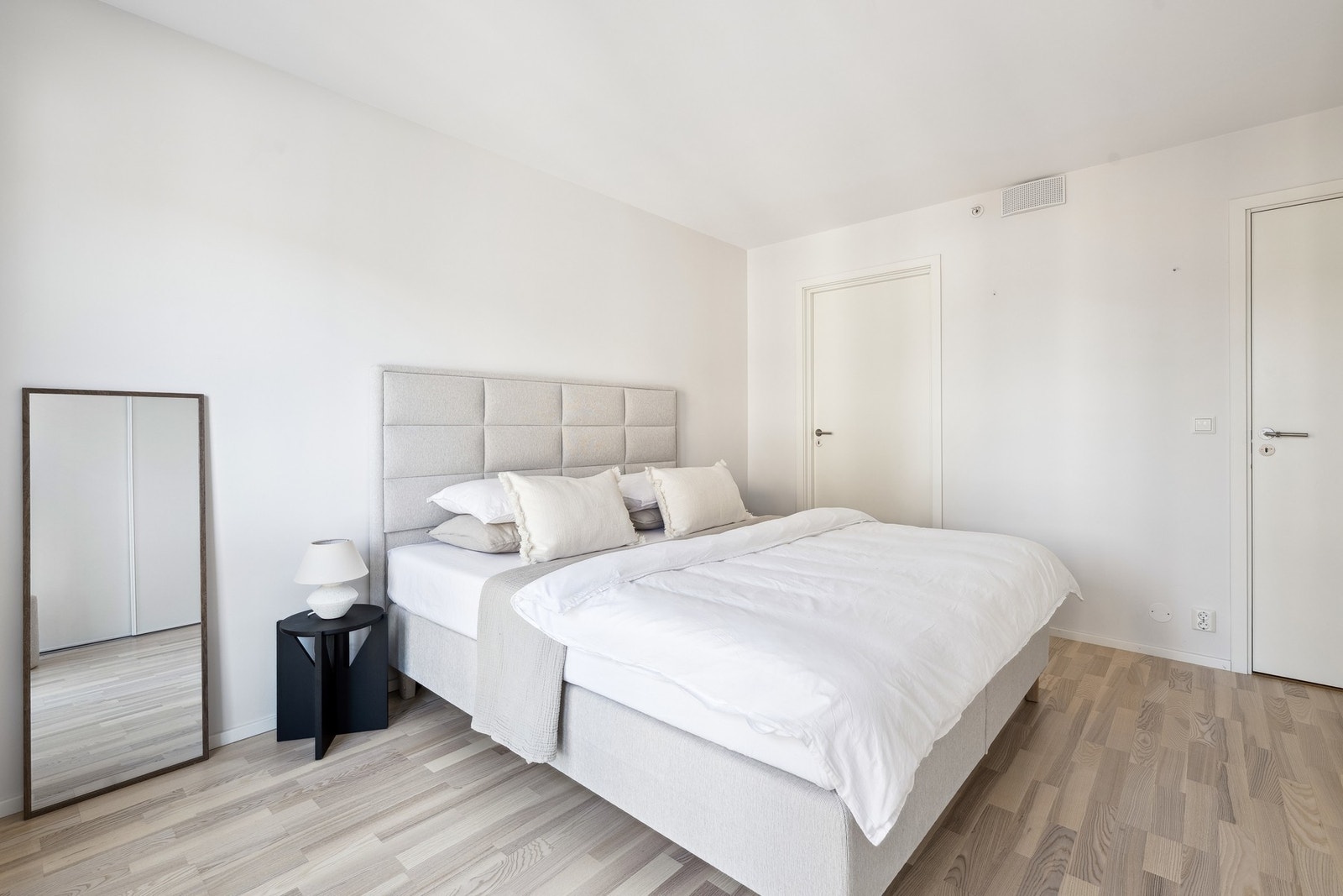 Soverommet har direkte adgang til bod, eller et walk- in closet om du vil. Galleribilde