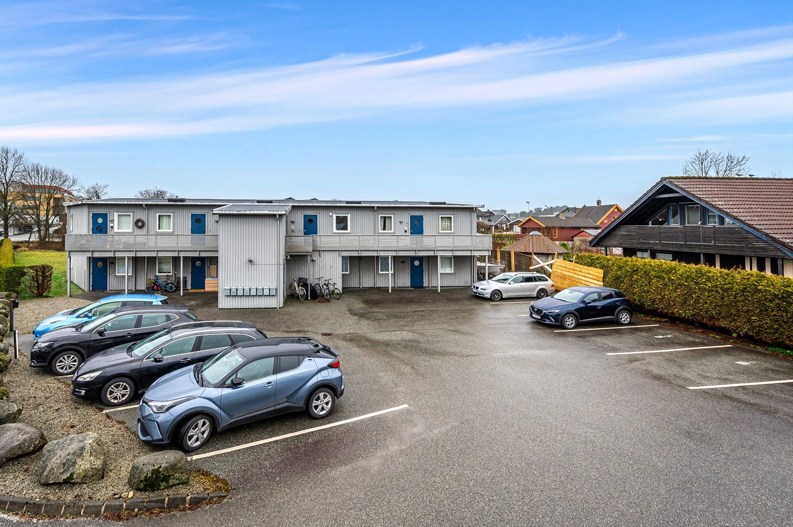 Fast parkering nærmest leiligheten- enkel tilgang. Galleribilde