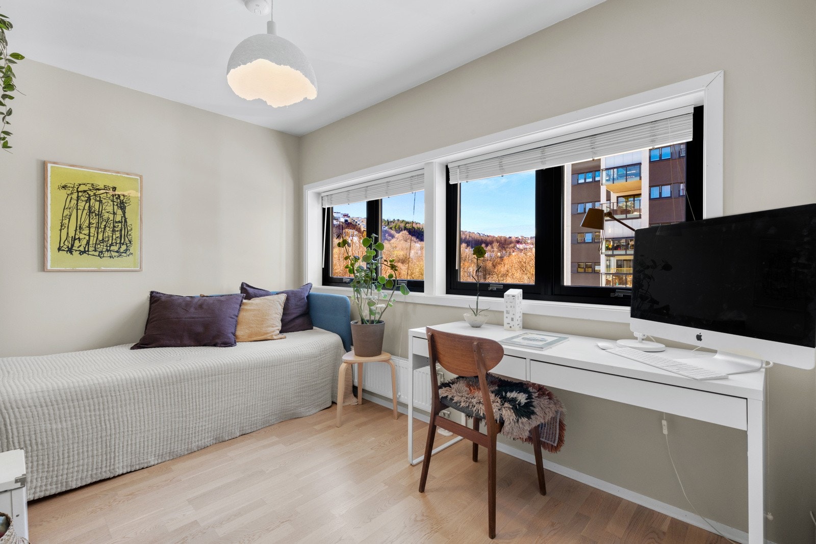 Det andre soverommet har plass til seng, kontorpult og øvrig møblement. Galleribilde