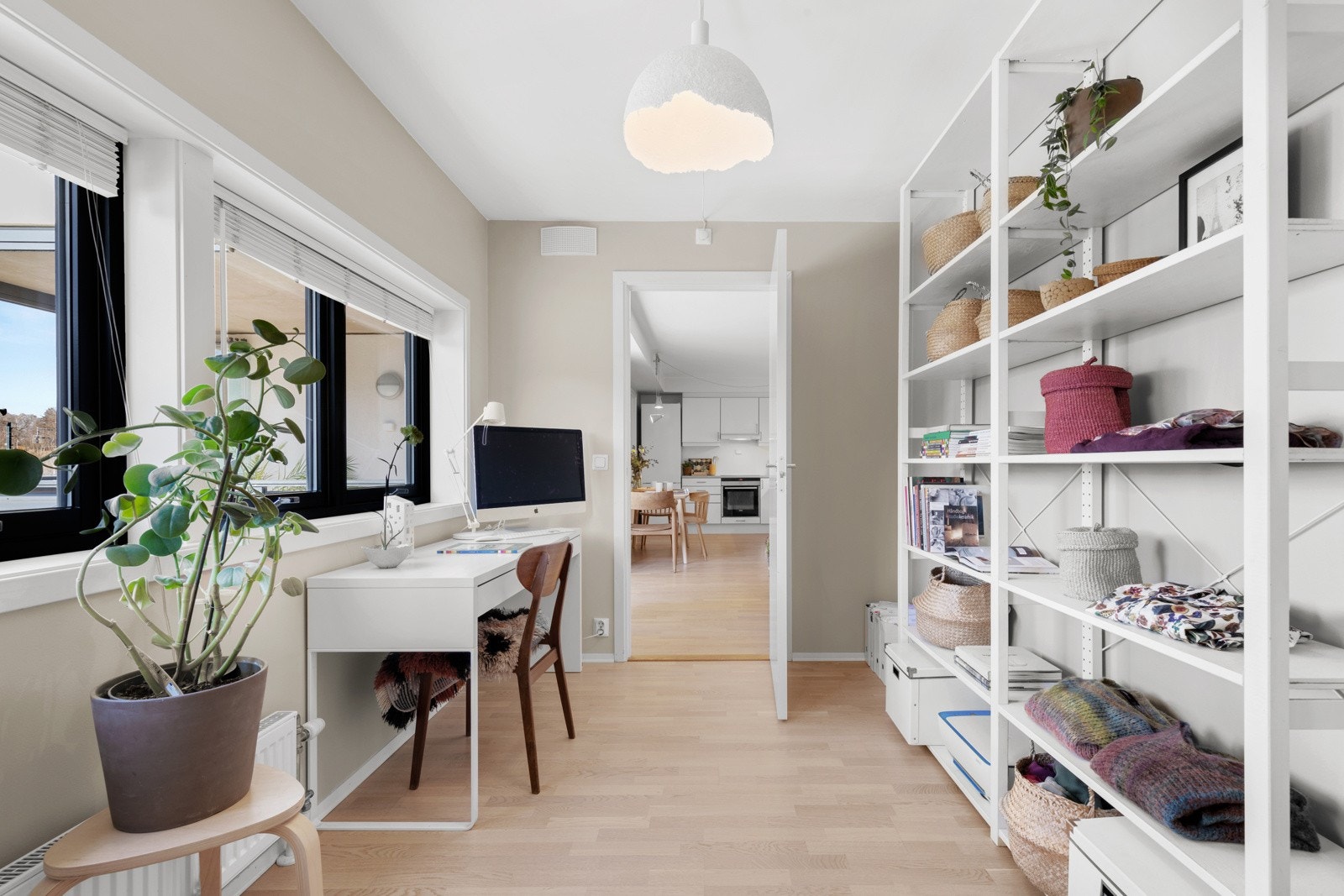 Med to soverom egner det ene seg ypperlig for gjesteværelse, barnerom eller hjemmekontor. Galleribilde