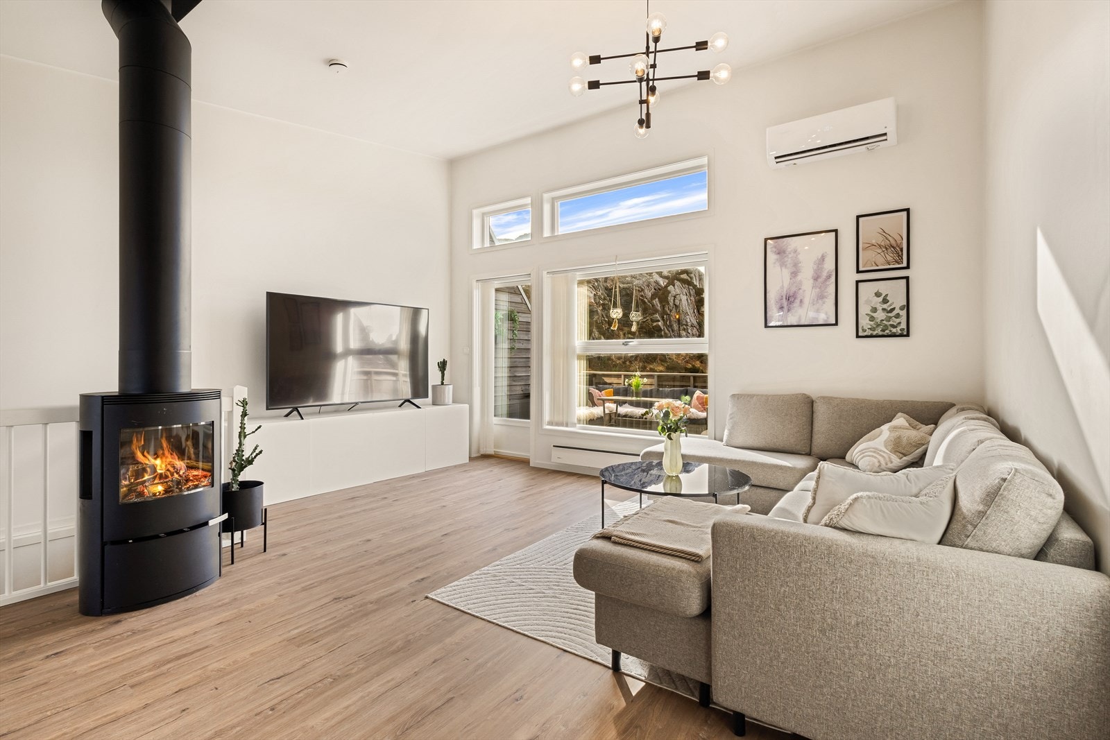 Flott og innholdsrikt rekkehus fra 2016 Galleribilde