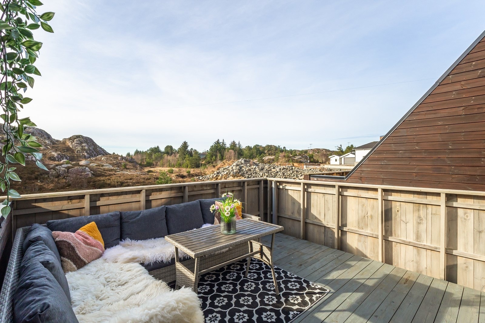 Velkommen til visning i Skålvikmarka 43C - presentert av Thomas Oen v/Eiendomsmegler Vest Galleribilde